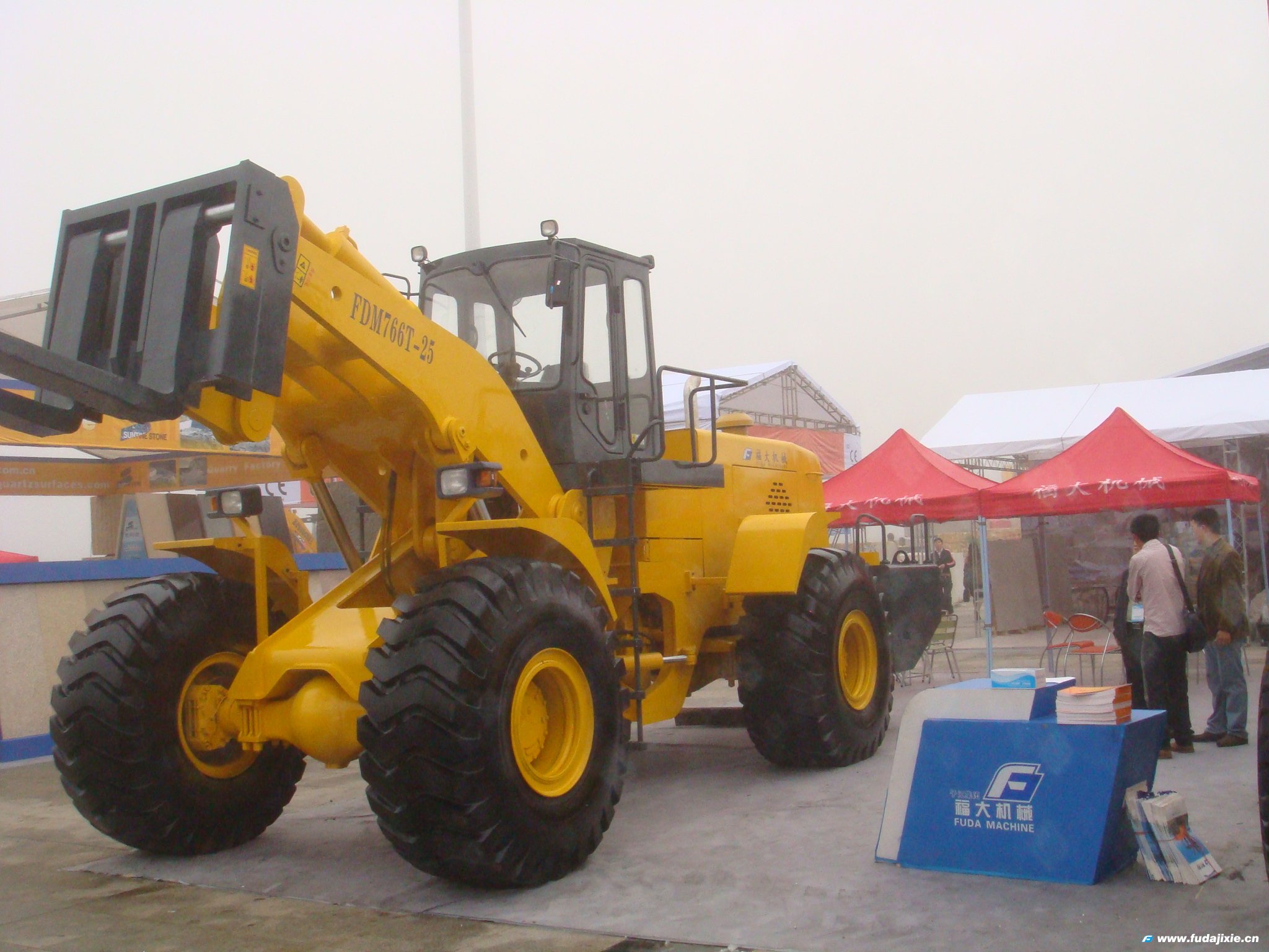 福大25吨叉装车FDM766T-25亮相2011年厦门乐玩-乐玩（中国）